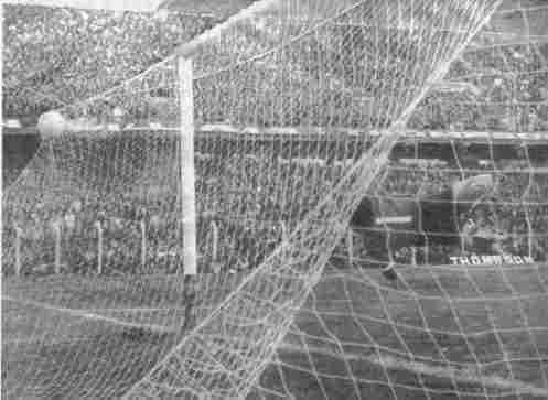 Mir� donde entra la pelota..